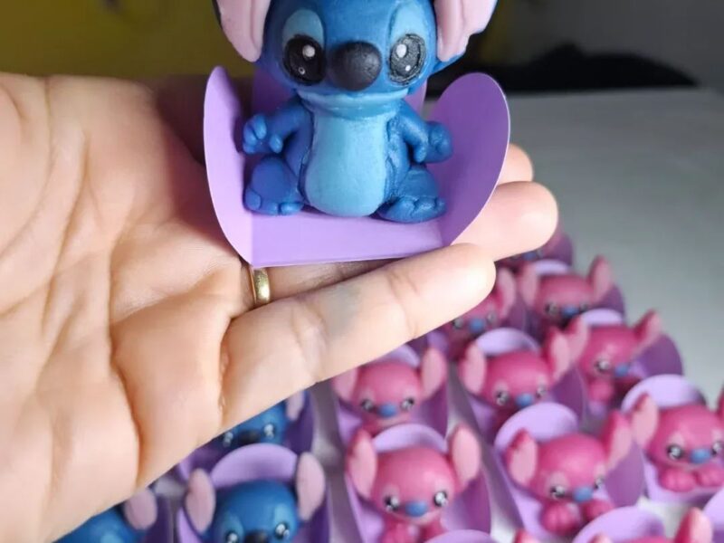 Doces modelados e trabalho em biscuit em geral